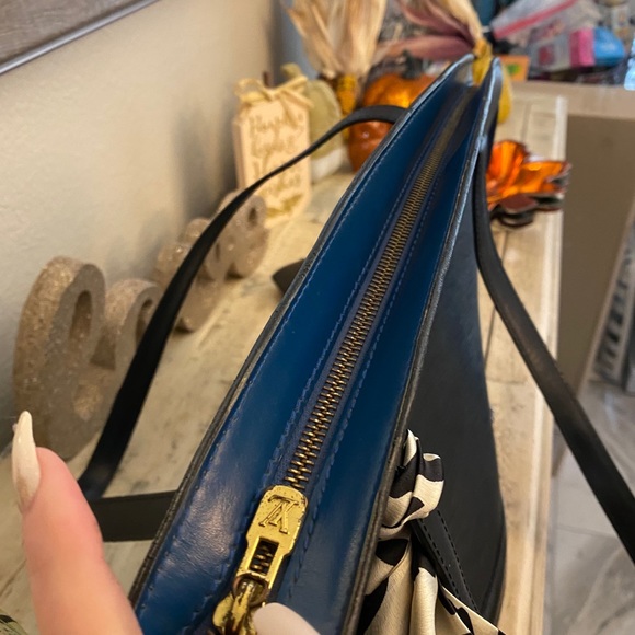 Louis Vuitton Epi Bag - ❌SOLD❌ - Picture 6 of 9